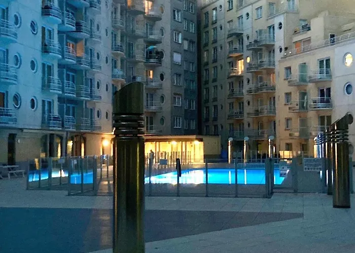 Prachtige In Met Verwarmd Zwembad Οστένδη