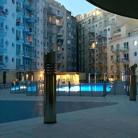 Prachtige In Met Verwarmd Zwembad Oostende