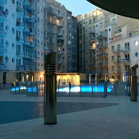 Prachtige In Met Verwarmd Zwembad أوستيند